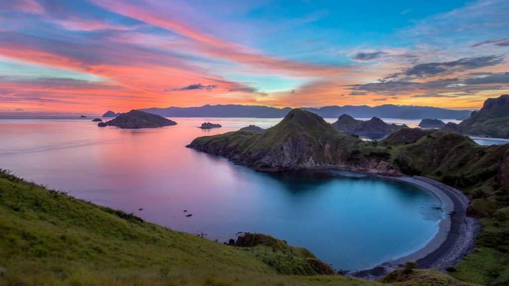 Island Hopping on Labuan Bajo Tour and How to Choose Them