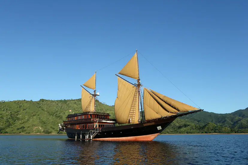 Alila Purnama Yacht FAQ: Price, Cabins, Destinations, and Booking Guide